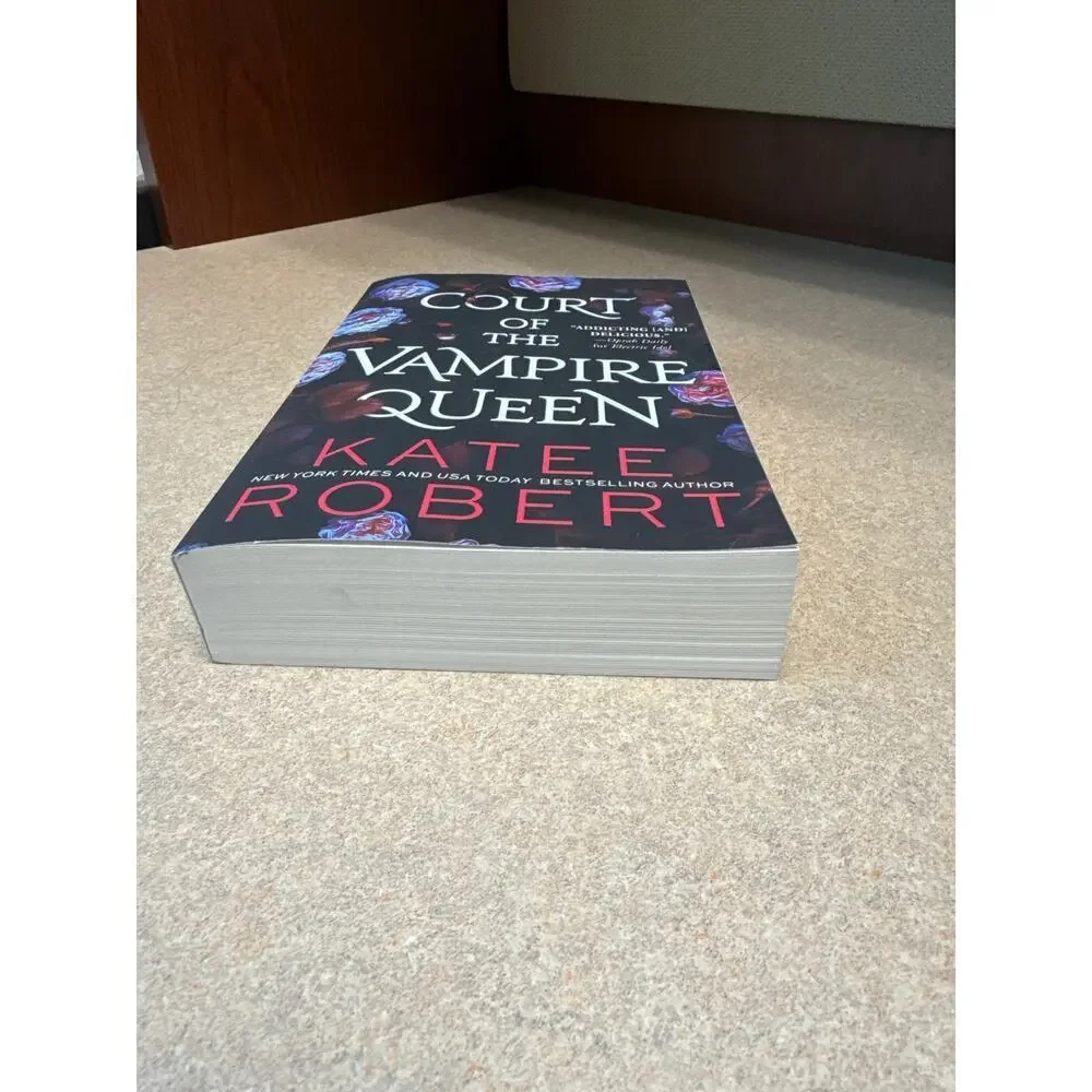Court of the Vampire Queen Katee Robert‎ New York Times Bestselling Author Paper